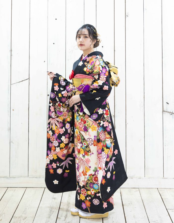 上戸彩〉黒地松竹梅扇|振袖(黒)のレンタル情報【アニバリー】