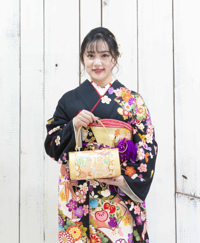 黒地の可愛らしい梅柄に松竹梅の袋帯の振袖フルセット 黒地の可愛らしい梅柄に松竹梅の袋帯の振袖フルセット